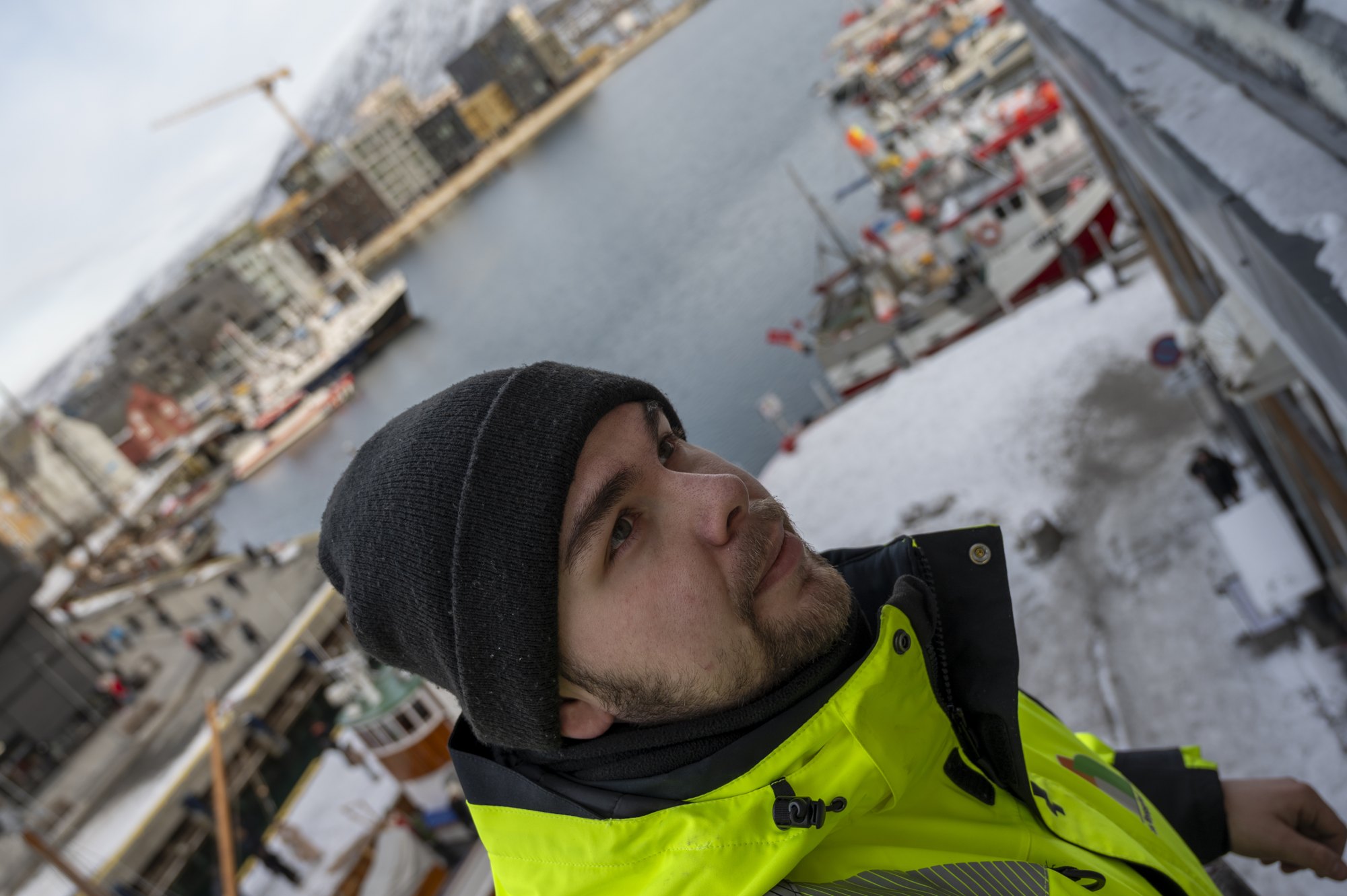 Medarbeider under arbeid i høyden i Tromsø